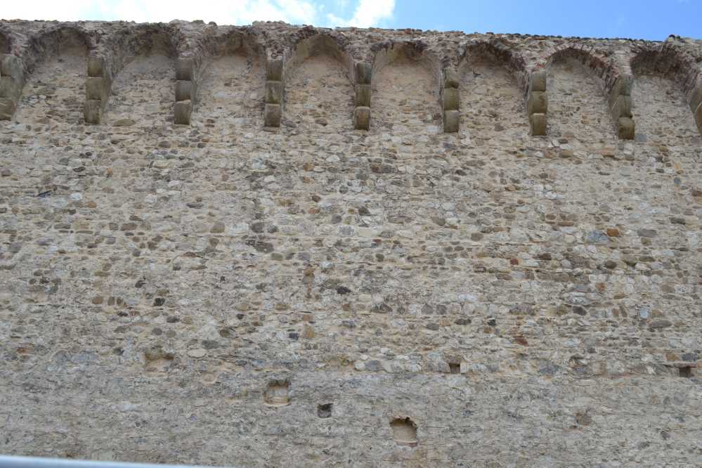 Le mura dopo la pulizia e il restauro