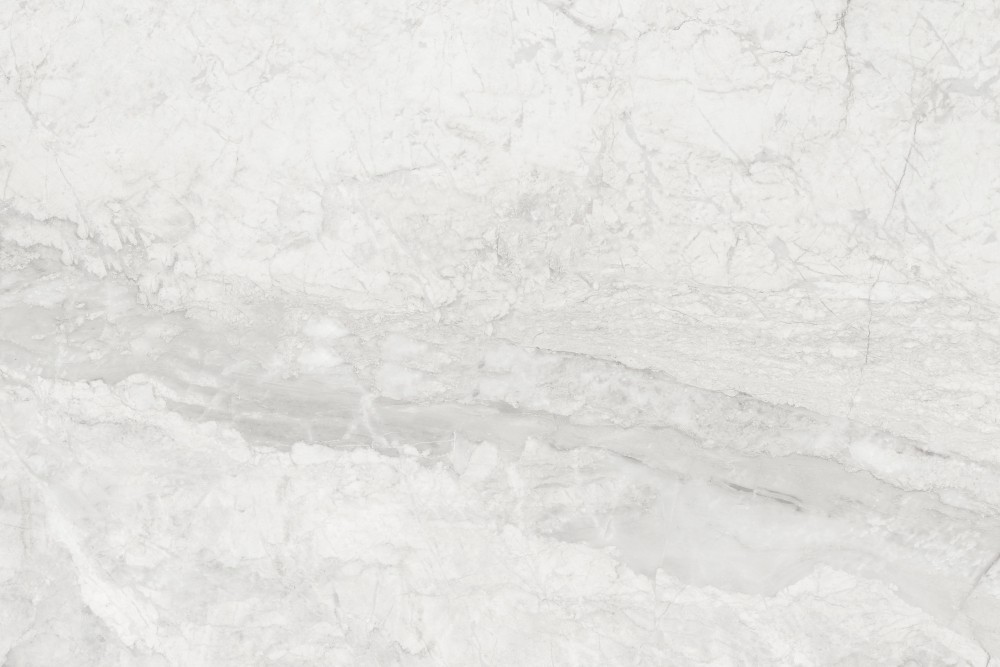 Superficie in marmo bianco con venature chiare