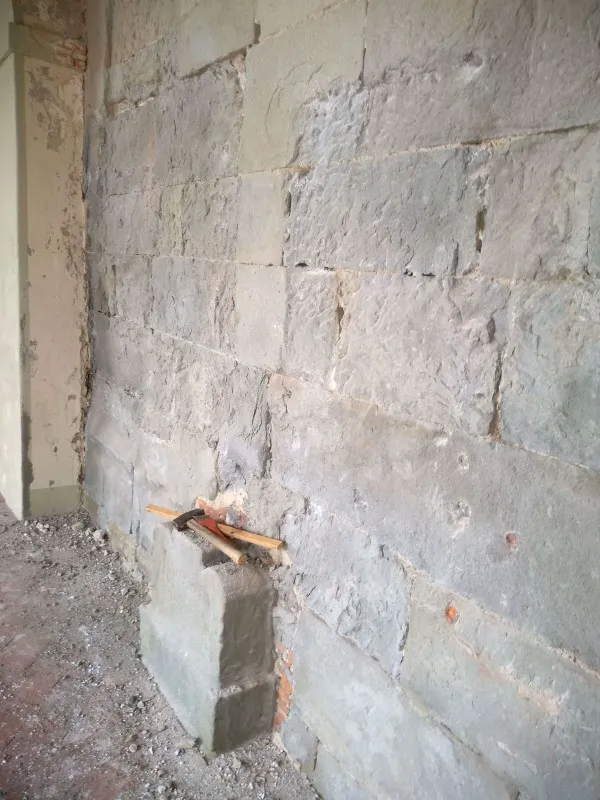 Come-ristrutturare- muri-in-pietra