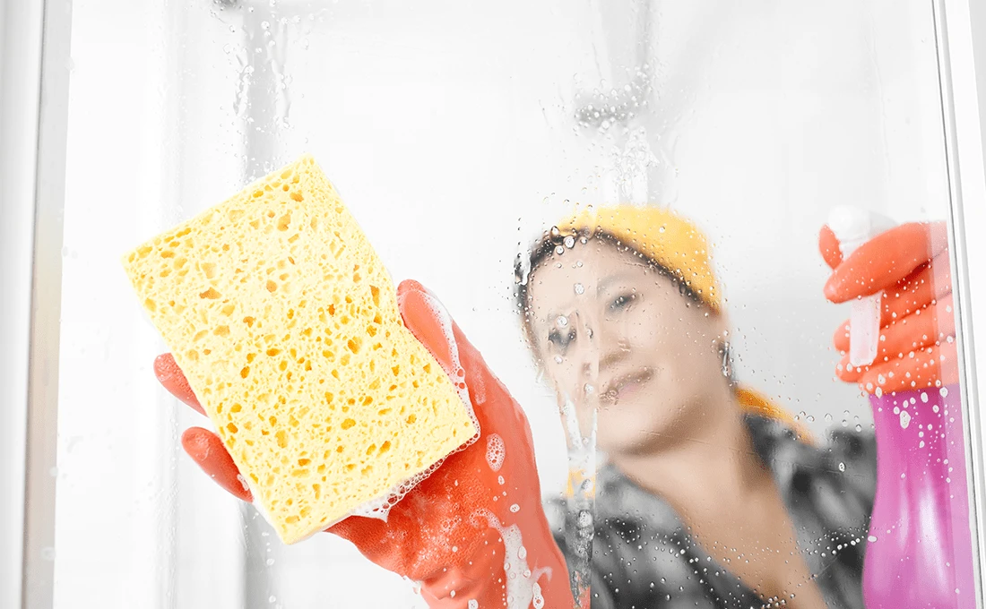 pulire-vetri-doccia  limpiar las mamparas de la ducha