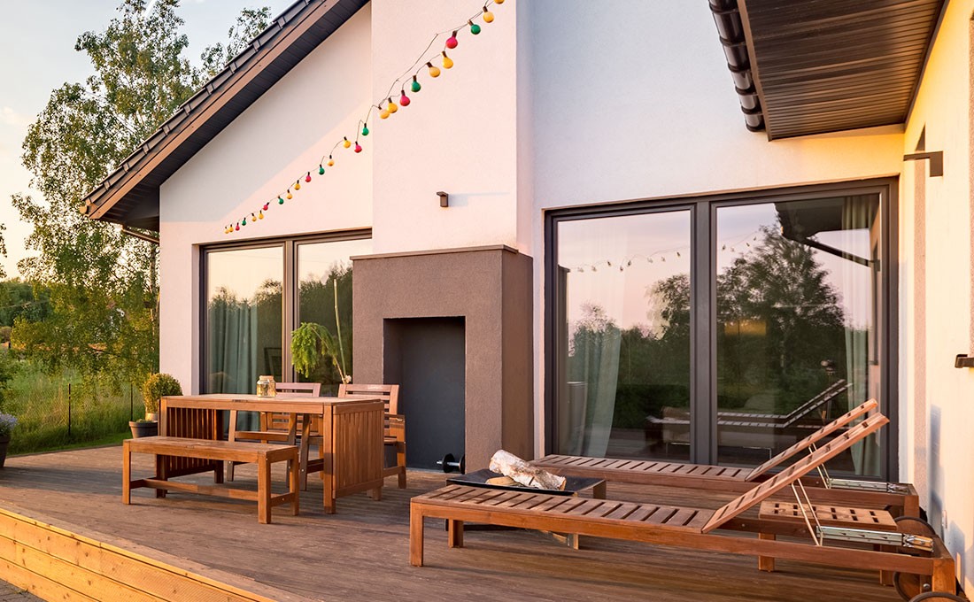 Marbec | nettoyer les meubles en bois dans le jardin
