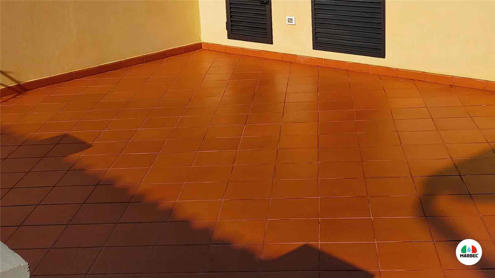 Marbec Tuscania Oil - Impregnante Oleo-Ceroso Per Cotto E Pietra, Effetto Bagnato, Antimacchia, Facile Da Applicare, Confezione Da 1 Litro